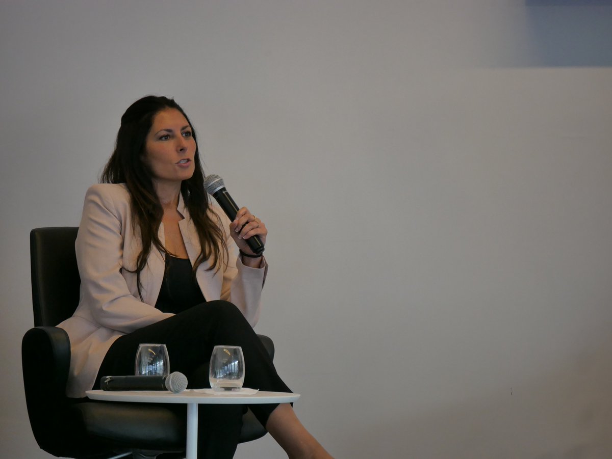 La instancia contó con la participación de <a href="/Juan_Mondelli/">Juan Ignacio Mondelli</a> de @ACNURSuramerica, Soledad Sánchez de DINAMI, <a href="/aferrariuy/">alejandro ferrari</a> de <a href="/UruguayXXI/">Uruguay XXI</a>, y las profesionales del equipo de Migraciones de FERRERE, Carolina Estrella y Camila Rivas. La socia de FERRERE, <a href="/RaffoVero/">Verónica Raffo</a>, moderó la actividad.