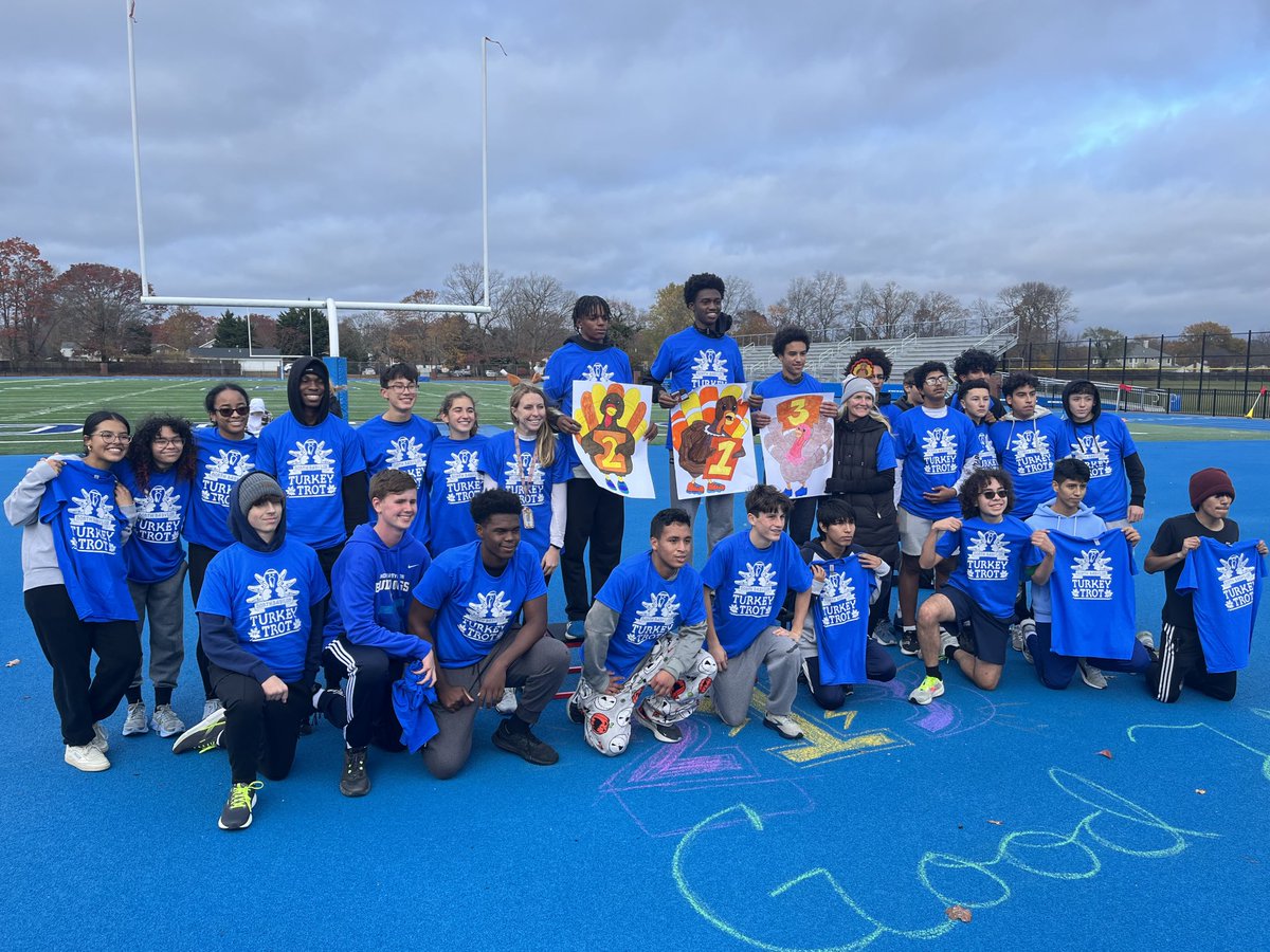 NBabAthletics's tweet photo. Great Turkey Trot today at NBHS!! Well done ⁦@ArtWithMsLambo⁩ what a great way to send everyone into Thanksgiving break!! ⁦@NBHSPrincipals⁩ ⁦@NBSuptDrG⁩ ⁦@KimSkillen⁩ https://t.co/3Iwe5O32XU