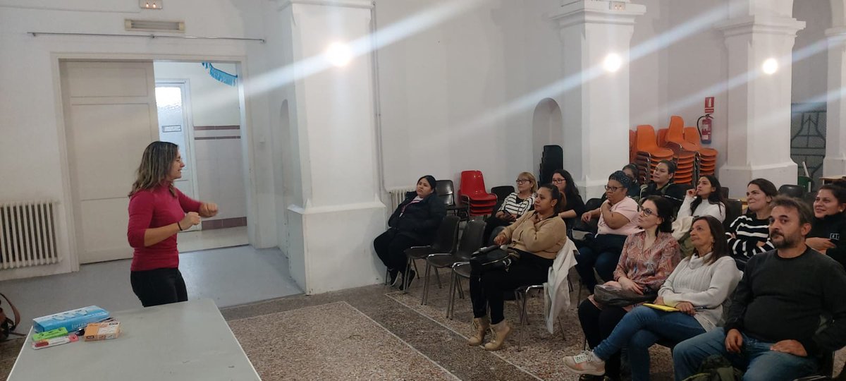 MDPBailen's tweet photo. Avui s'ha fet la primera trobada de famílies amb @innovamat_cat per tal de conèixer el nou projecte matemàtic que es treballa a primària.
Moltes gràcies a les famílies que hi heu assistit.

#mdpbailen 
#familiaescola https://t.co/sQNKhIfpQY