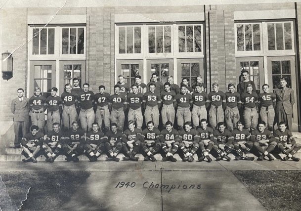 Martin7870102's tweet photo. @lgbadgerFB 
The Lake Geneva high school football class of 1940 send their congratulations to Badger High School on their state championship. https://t.co/j5oWM4crLZ