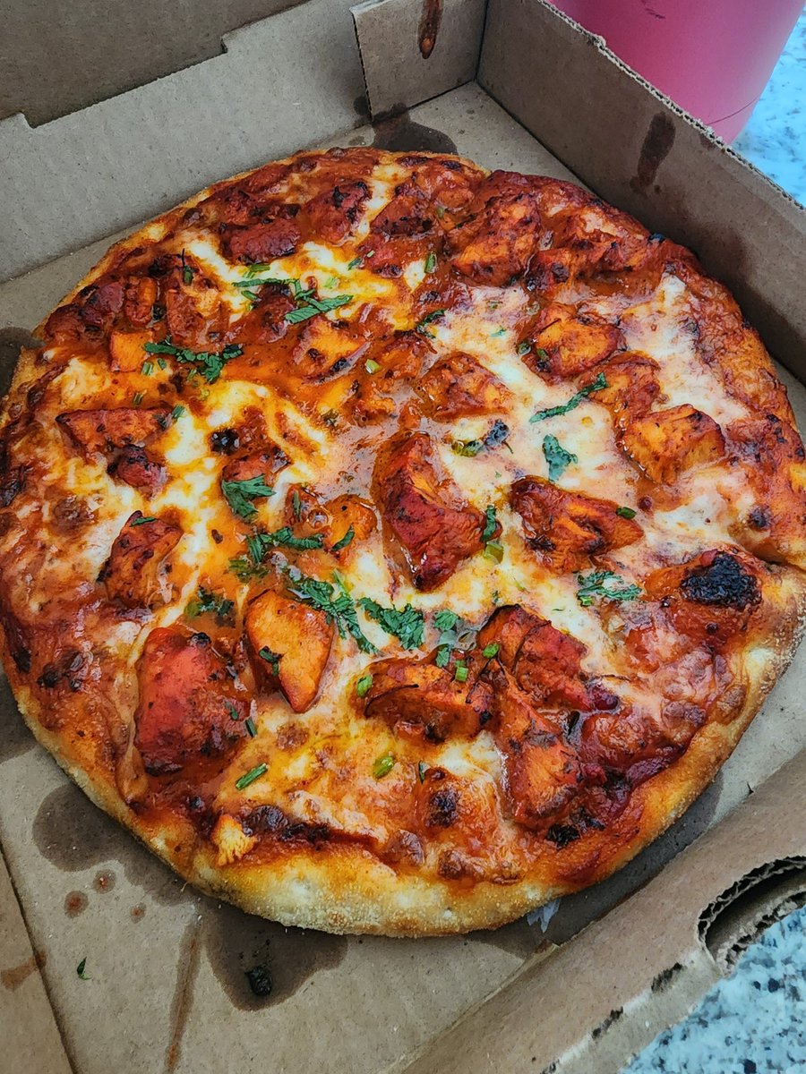 I finally got a butter chicken pizza from this indain/Italian restaurant up the street. I'm talkin heaven!