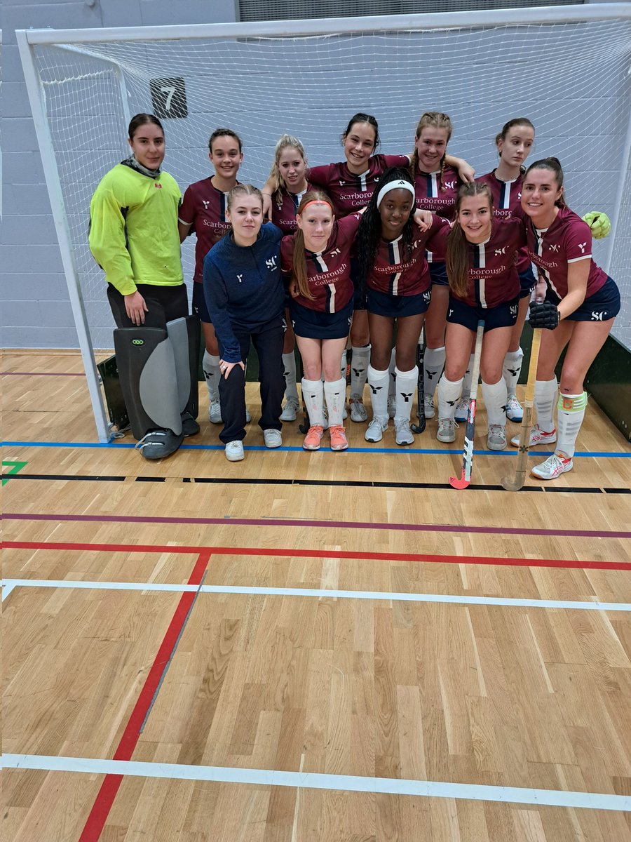 CashellTim's tweet photo. An amazing qualification day @ScarColl with five straight wins, only conceding two goals and bound for @EnglandHockey u18 girls' Finals Day. Congratulations to the team and @reuben_elliott1 https://t.co/iKVTEAuhDD