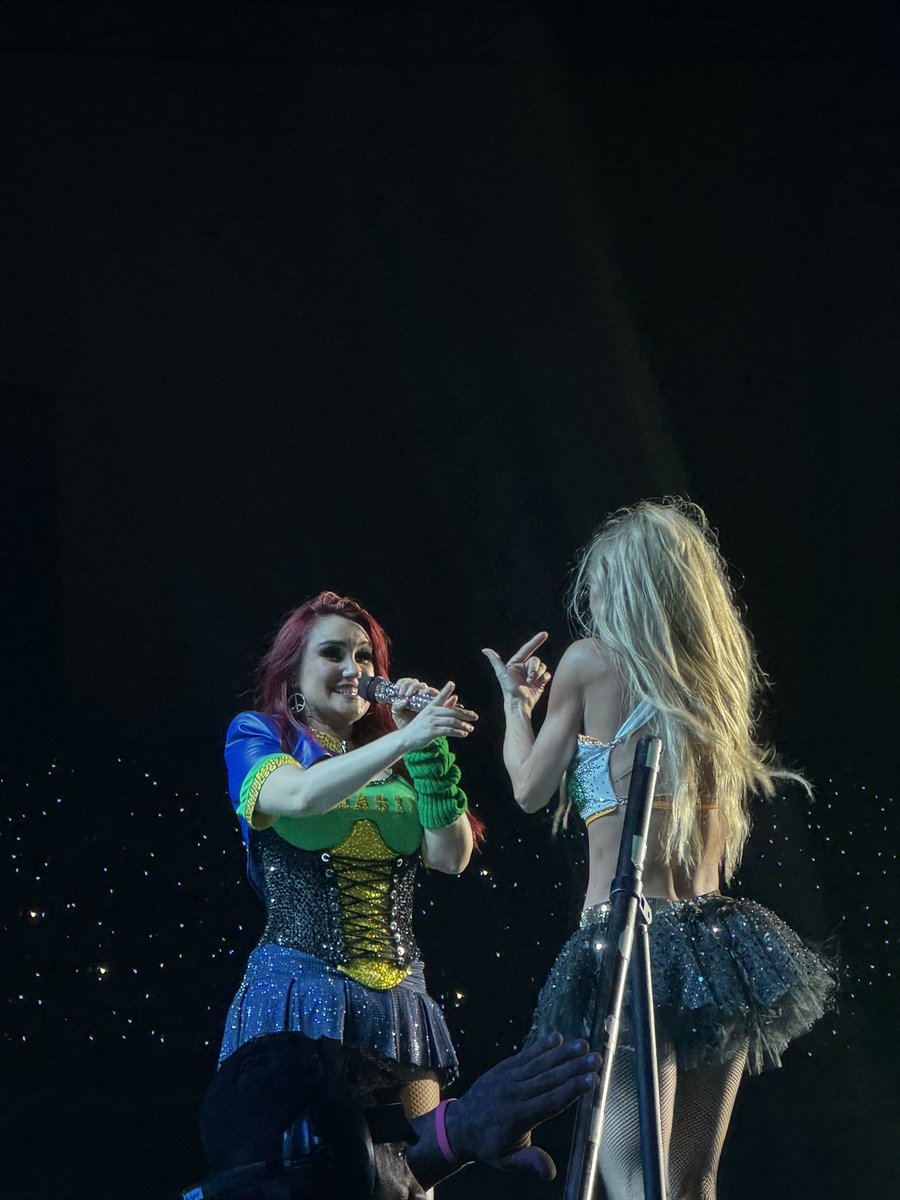 como vcs podem rivalizar elas juro que não entendo