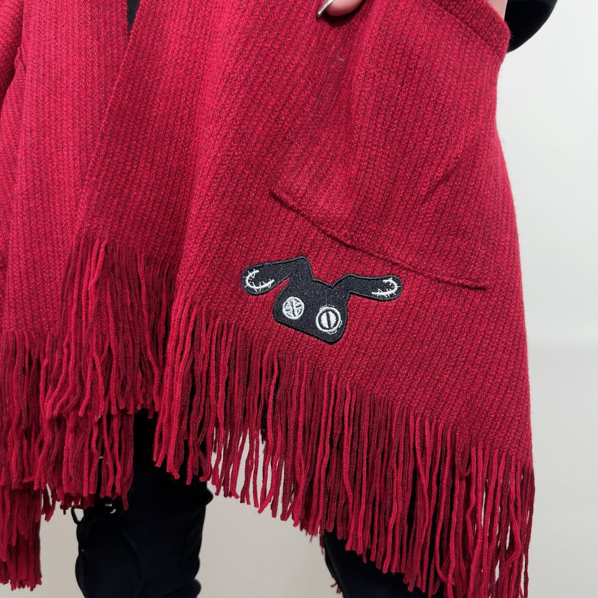 NieR_tokyo's tweet photo. 🎁本日〆切プレゼント企画🎁

2WAYポケット付きケープ風
ニットカーディガン【BURGUNDY】

🎁3名様にプレゼント🎁

ユニセックスアイテムです🐰

◼応募方法
フォロー(@NieR_tokyo) &amp; RT
◼締切〆  本日24時

※鍵垢の方も対象内です。

是非ご参加ください🙇‍♂️🙇‍♀️ https://t.co/pRF8eKwCy4