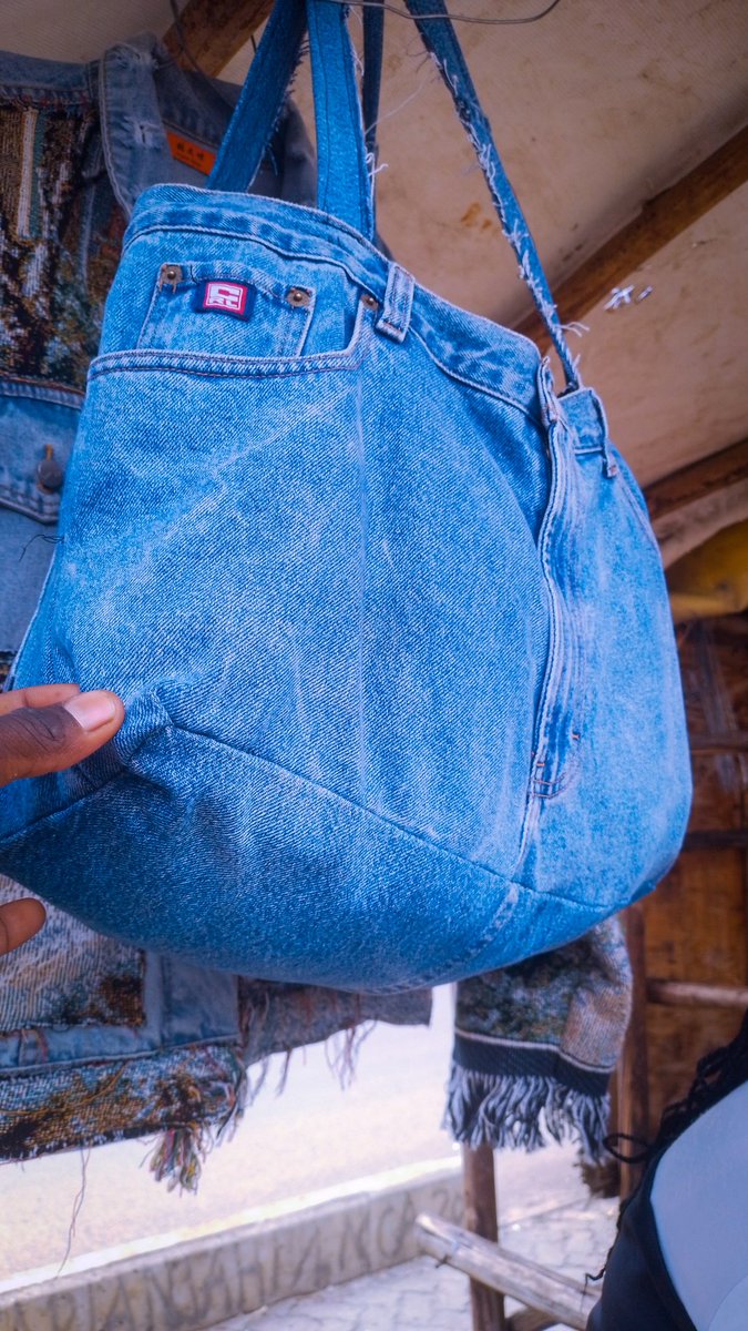 ArtPatchwork's tweet photo. Denim handbag  perfect for carrying  of all sorts of items,from books to groceries to packing up on-the go essentials while travelling. 
Now available @650 bob only.
Call 0r text 0774448356 https://t.co/3OTn1mU0CQ