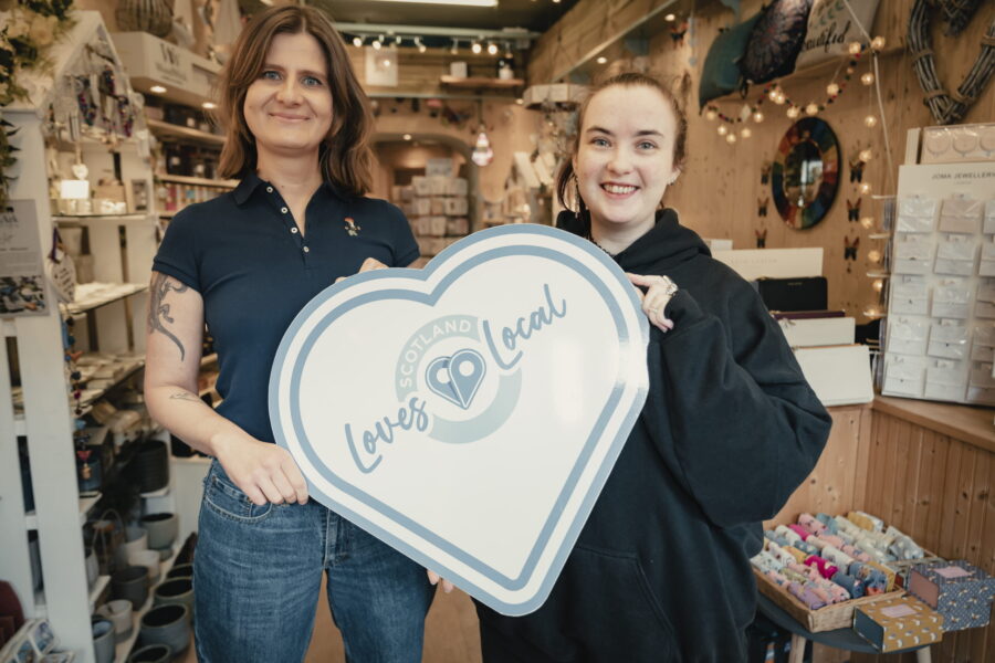 Shoppers across Scotland are being urged to #ChooseLocal this Black Friday and make it a bumper payday for businesses in their community 🔽

discoverinverclyde.com/dont-just-turn…

#ScotlandLovesLocal #BlackFriday #SupportLocal #ThinkLocalFirst #DiscoverInverclyde #ScotlandIsCalling