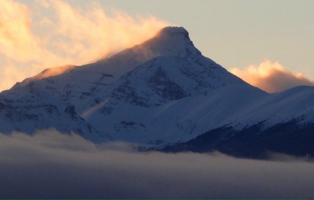 Mt. Nelson in Invermere ❤️❄️
Have a beautiful day! 

⛄️Wünschen euch einen schönen Tag aus Invermere. 

#invermerebc #canadianalpineadventures #kanada #rockymountains #banffnationalpark #banff #lakelouise #jaspernationalpark #kanadarockies #lovelife❤️🇨🇦 #canadianrockies #canada