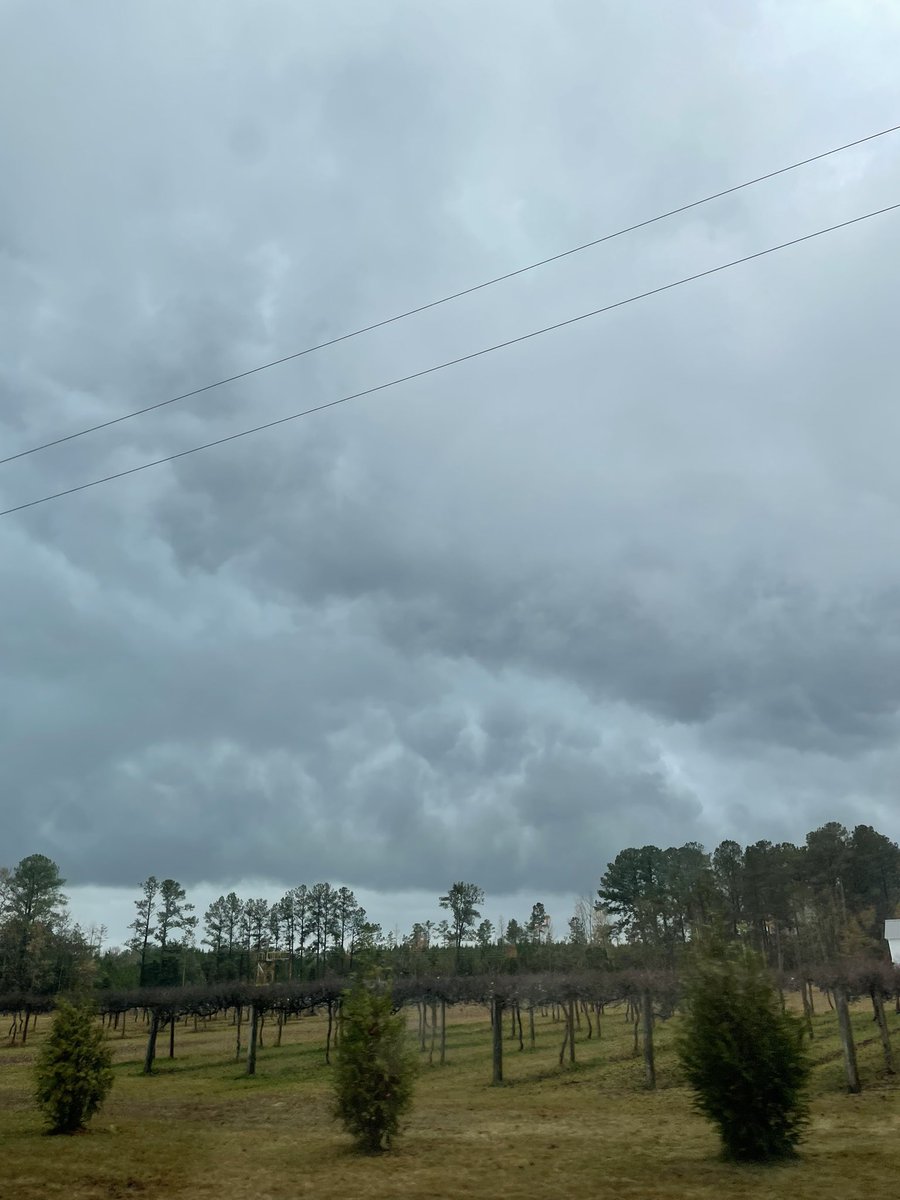 clouds associated with the frontal passage west of jacksonville, nc #ncwx @madelynn_wx