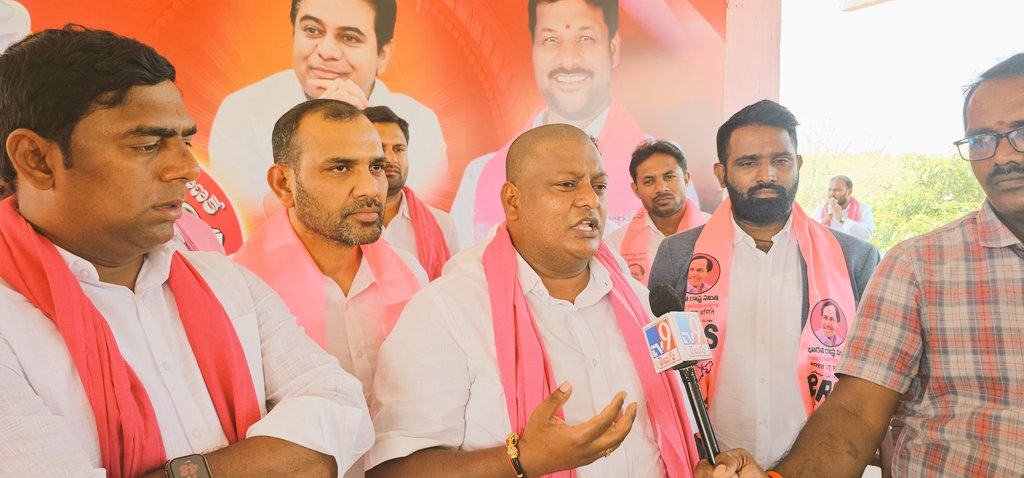 ASHOKDUSARI's tweet photo. ఖానాపూర్ బీ.ఆర్ యస్ పార్టీ అభ్యర్థి జాన్సన్ నాయక్ గారిని గెలిపించాలని మీడియా సమావేశం ద్వారా ప్రజలకు విజ్ఞప్తి చేసిన ఎన్నారై బీ.ఆర్.యస్ నాయకులు.

#KCROnceAgain #PhirEkBaarKCR #VoteForCar #BRSParty #nribrs https://t.co/zzjT5nexII