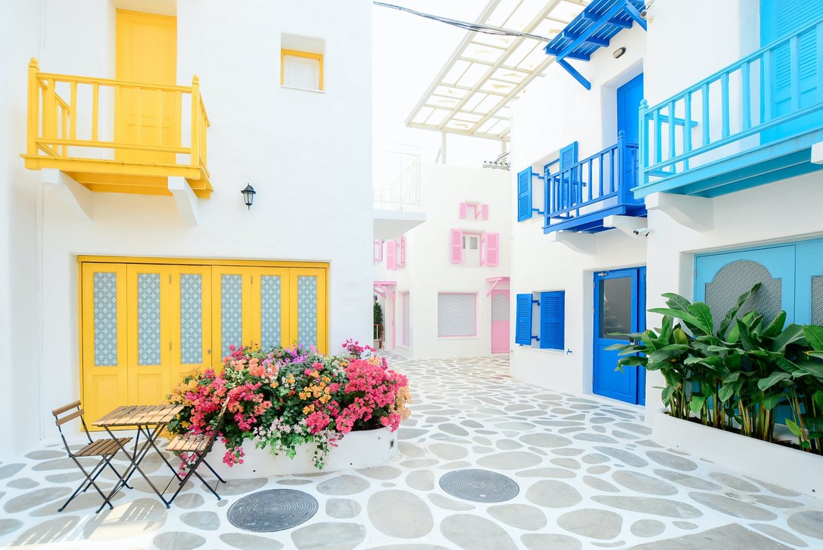 Entering this courtyard is like stepping into a pastel wonderland! 🌈 Could you ever imagine a house being this vibrant? 🏡 #DreamHome #ColorfulLiving #ArchitecturalBeauty