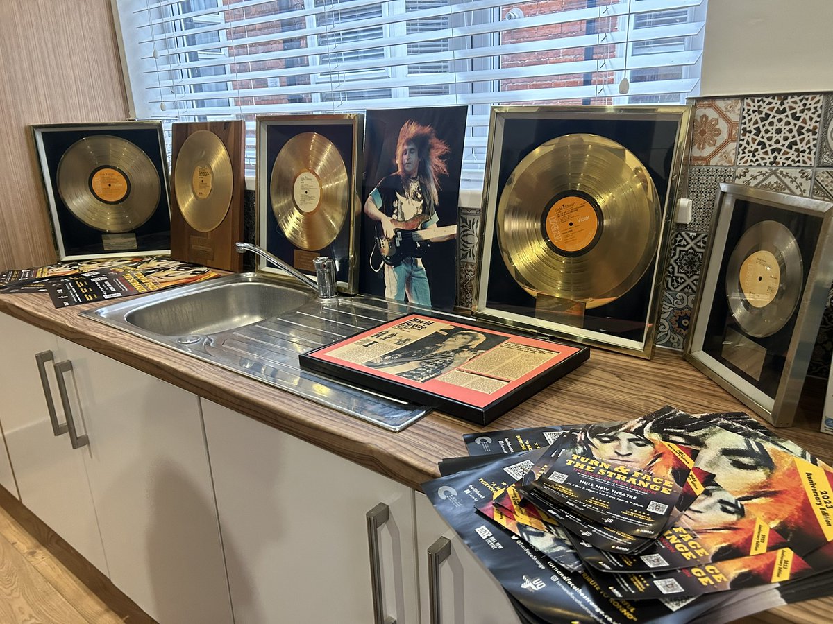 LizzieRose_Hull's tweet photo. My perfect day.. Bowie… The Spiders from Mars.. some real gold discs and a bit of live music in #Hull more on @looknorthBBC at 6.30 @TurnFaceStrange https://t.co/h3iT37IjDm
