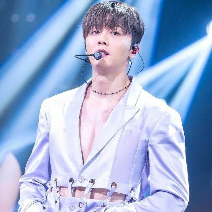 My precious Binnie has a birthday today, I wish I could congratulate u straight up, tell u how much I love u n' how much I have learned from u. I love u more than I love myself ❤️🍀

#판타지의_아지트_영빈생일
Happy birthday my love ❤️
#영원히_빛날_영빈이의_생일
🍀
#always_Bin_Us