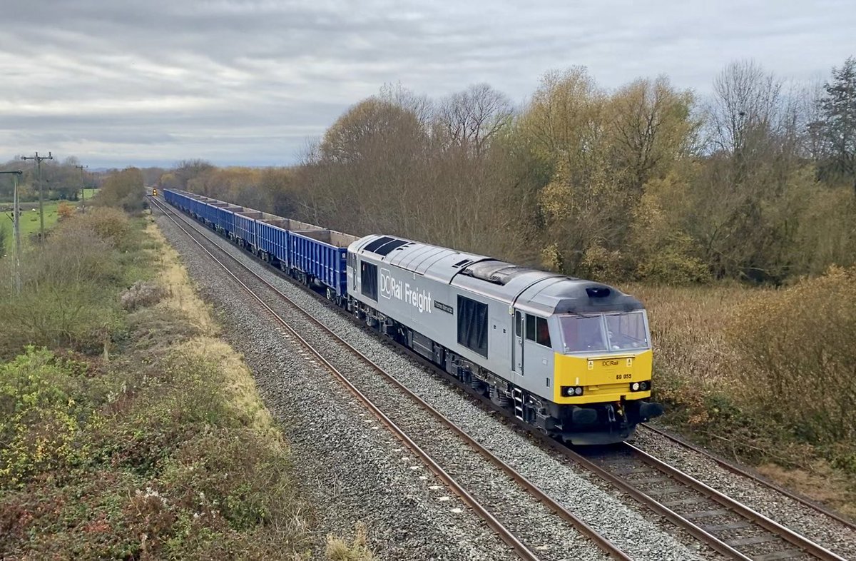Willo216's tweet photo. @chris_railway DCR really look after theirs, always immaculate, 60055 on Acton -Burton-Chad duty. https://t.co/UQ6mEBPq8z