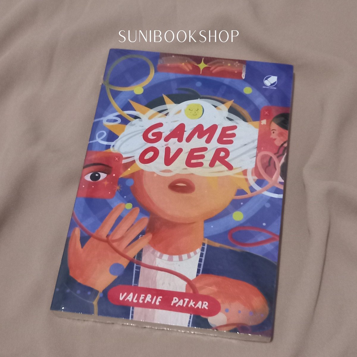 sunibookshop's tweet photo. ༘⋆📖 WTS GAME OVER - Valerie Patkar

🖇️ New sealed
˚𖦹 100% Original 

🎐 80.000
🗒️Fixed price 

☞• DM for link 🍊 
☞• Include admin &amp; packing ✓
☞• COD, Live ✓ https://t.co/pI92sL6l40