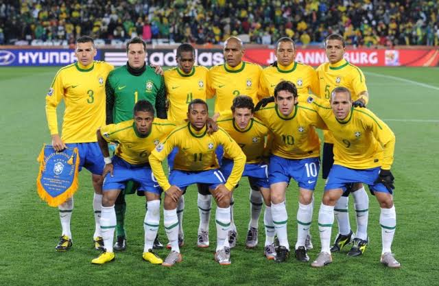 mengaorcomics's tweet photo. Não ironicamente, a última seleção brasileira que teve reais chances de ganhar uma copa foi a de 2010

Graças ao bunda mole do Felipe Melo não fomos pra semi

mas ganhar daquela Espanha seria difícil tbm... https://t.co/FIxyr85qwf