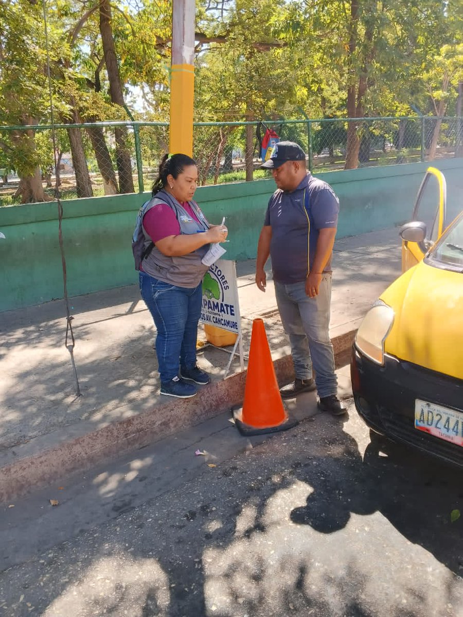 Hoy #22Nov nuestro equipo de supervisores de campo realizaron la revisión de la  Asoc. Civil de Transporte Público 'El Apamate', para verificar la  documentación y el cumplimiento del servicio y uso del  Sistema Veticket.

#MiTierraNoSeNegocia
@ELOYSULBARAN
@FonturOficialve