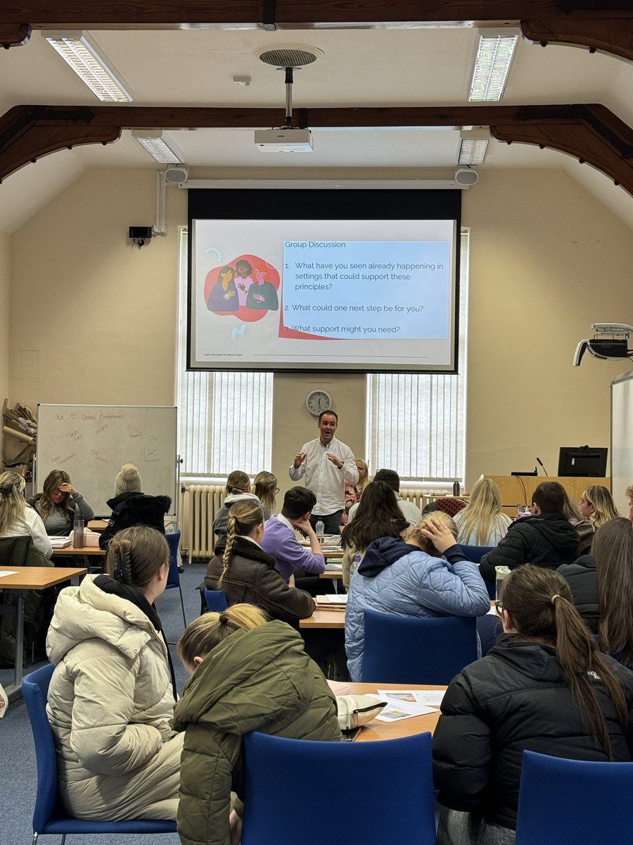 #DumfMAPE 4s were lucky enough to have <a href="/hezsmi/">Heather Smith</a> and <a href="/graemepwallace/">Graeme Wallace</a> speak to them about anti-racism and the <a href="/EducationScot/">Education Scotland</a> principles for anti-racist curriculum. What an engaging and important session! 👏👏Some well prepared teachers coming your way <a href="/DGCProbationers/">Dumfries & Galloway Council Probationers</a> <a href="/UofGDumfries/">UofG Dumfries Campus</a>