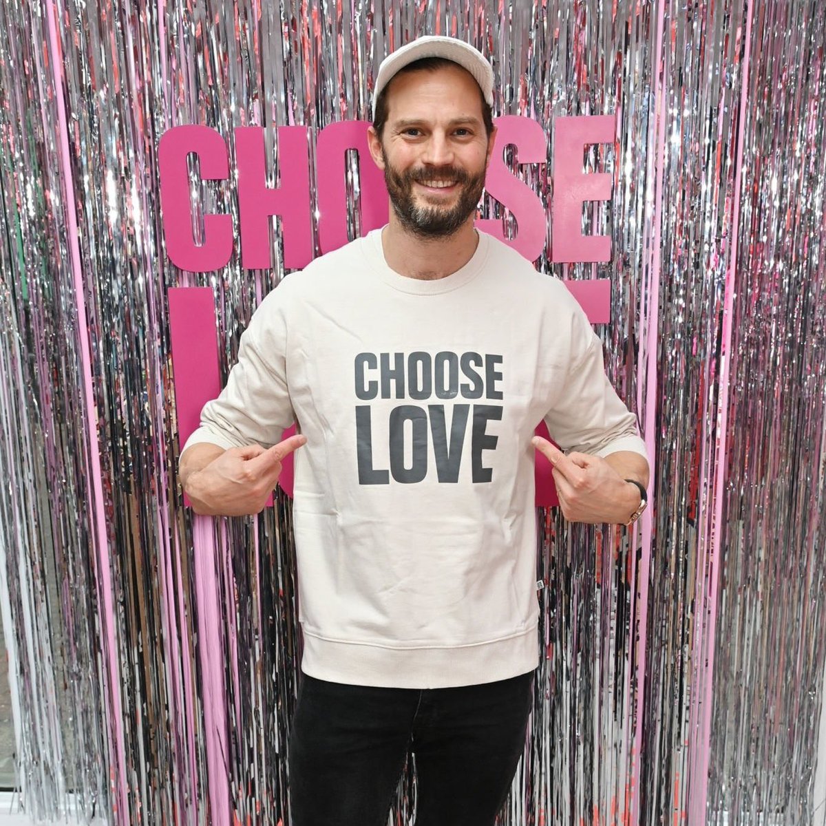 World_Dornan's tweet photo. Jamie Dornan attends the launch of the 2023 Choose Love pop-up shop for Help Refugees on Carnaby Street on November 22, 2023 in London

#JamieDornan @chooselove https://t.co/HBhW08WxTW