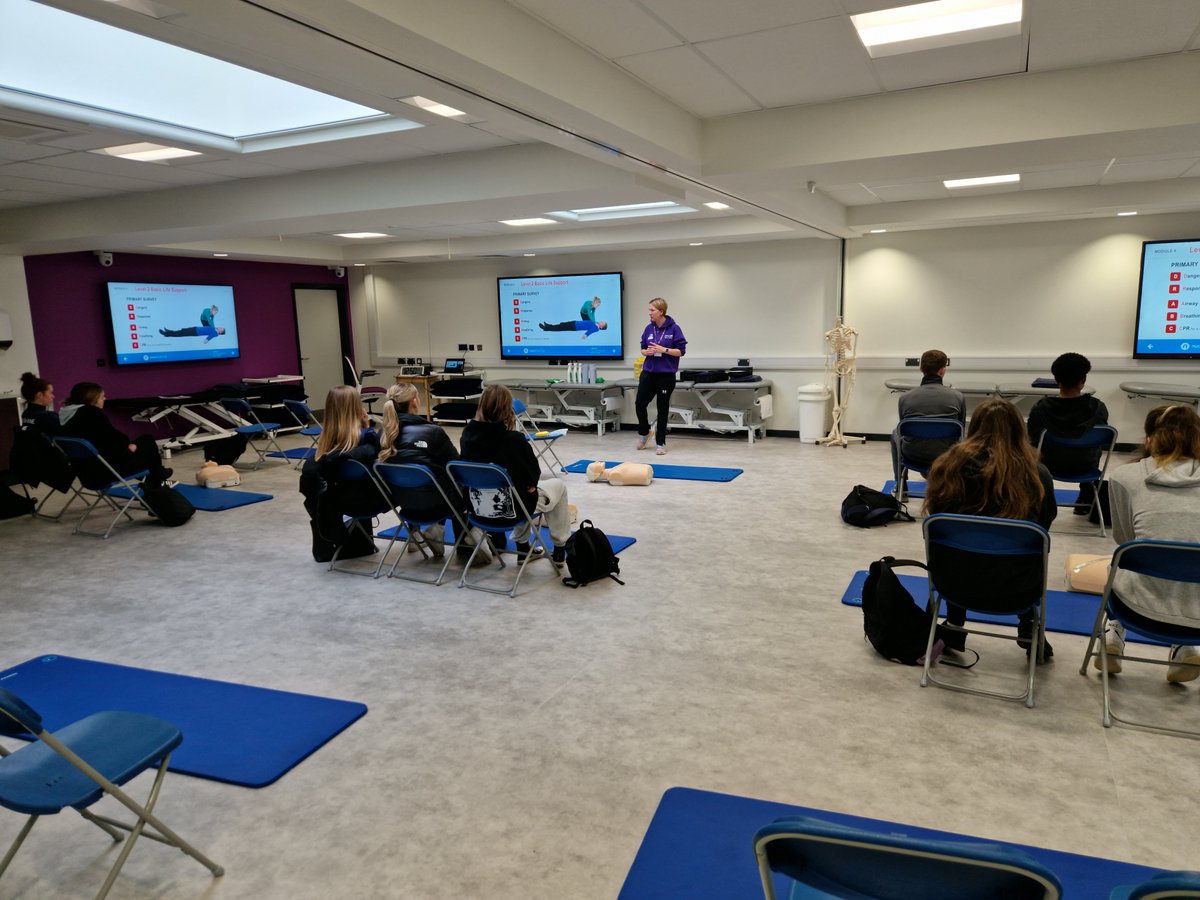 Mr_Bentley1's tweet photo. Thank you @UniofHerts for welcoming @N_HertsCollege sport science students and providing taster sessions in Physiology, Strength and Conditioning and Sports Therapy. https://t.co/TyeNfvbhhm