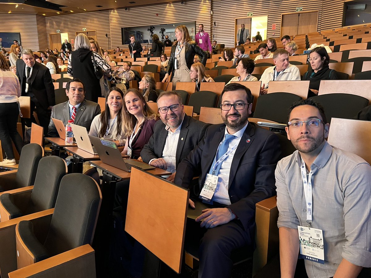 El equipo de @UrgenciaUC listos para comenzar un nuevo capitulo de #Conceptos2023 España junto a @SEMES_ 🇪🇸 🇨🇱 💪💪 El cariño de la educación en urgencia más allá de nuestras fronteras y a todo el mundo @sochimu @FacMedicinaUC