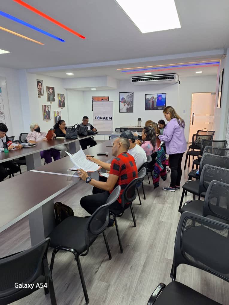 Siguiendo instrucciones de nuestro presidente <a href="/NicolasMaduro/">Nicolás Maduro</a> realizamos entrega de Financiamiento correspondiente al Plan Escolar Textil 2023 - 2024 en el Estado Carabobo. 

<a href="/delcyrodriguezv/">Delcy Rodríguez</a> @MinEcoFinanzas <a href="/ViceVenezuela/">Vicepresidencia Vzla</a> <a href="/EmprenderJVzla/">Juntos Emprender</a> <a href="/Hectorsilvavzla/">Hector Silva</a>