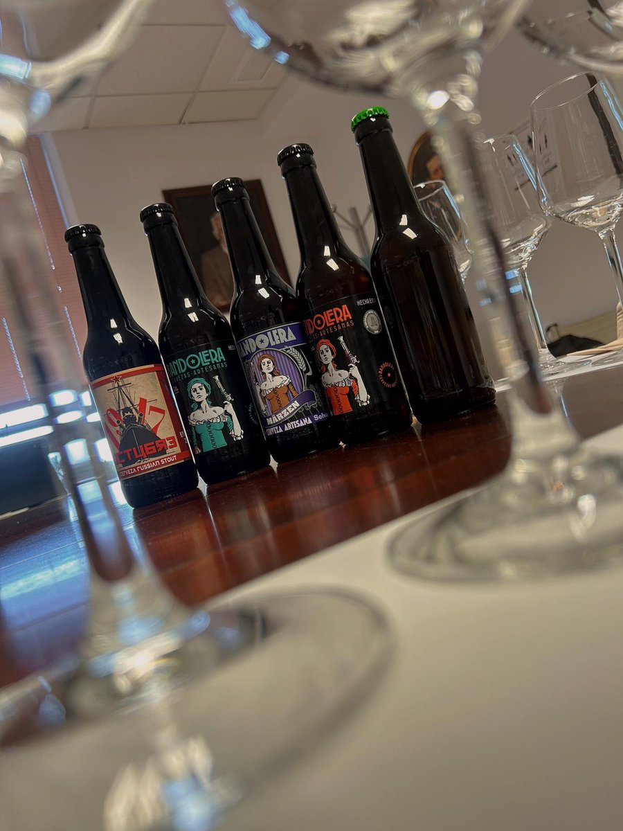 Hoy, en la 3a semana, toca el Análisis de Cervezas. Contamos con el maestro cervecero Rafa Martín, y vamos a catar diferentes lúpulos, diferentes granos y diferentes Cervezas Bandolera. <a href="/AulaDelVinoUCO/">Aula Universitaria Del Vino UCO</a> <a href="/ETSIAMCordoba/">ETSIAM - Universidad de Córdoba</a> <a href="/Fac_CienciasUCO/">Facultad de Ciencias - UCO</a> <a href="/ucoidep/">IDEP UCO</a> <a href="/Univcordoba/">Universidad Córdoba</a> <a href="/CordobaCiencia/">UCCi Córdoba</a>