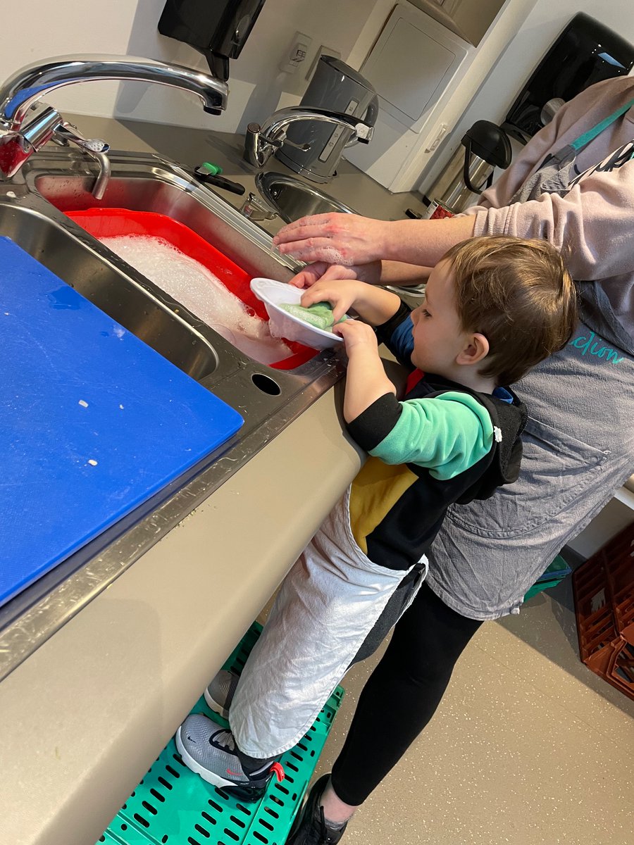 Family cooking session week 2 Spagetti bolognese. Everyone reading recipes having to watch pasta and sauce. Chopping veg, browning mince and boiling pasta. Everyone enjoyed eating/trying their spagetti bolognese. #wlequity #familieslearningtogether #feedfamilyforafiver