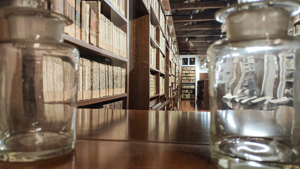 EnjoyRespectVe's tweet photo. Domenica #3dicembre la Biblioteca del convento di San Francesco della Vigna apre la mostra "Gloria in excelsis Deo. Il Natale nei santini d’epoca", dedicata ai #SANTINI NATALIZI in occasione degli 800 anni dal primo #PRESEPE al mondo, realizzato da #SanFrancesco a #Greccio. https://t.co/V9EEkbtJP4