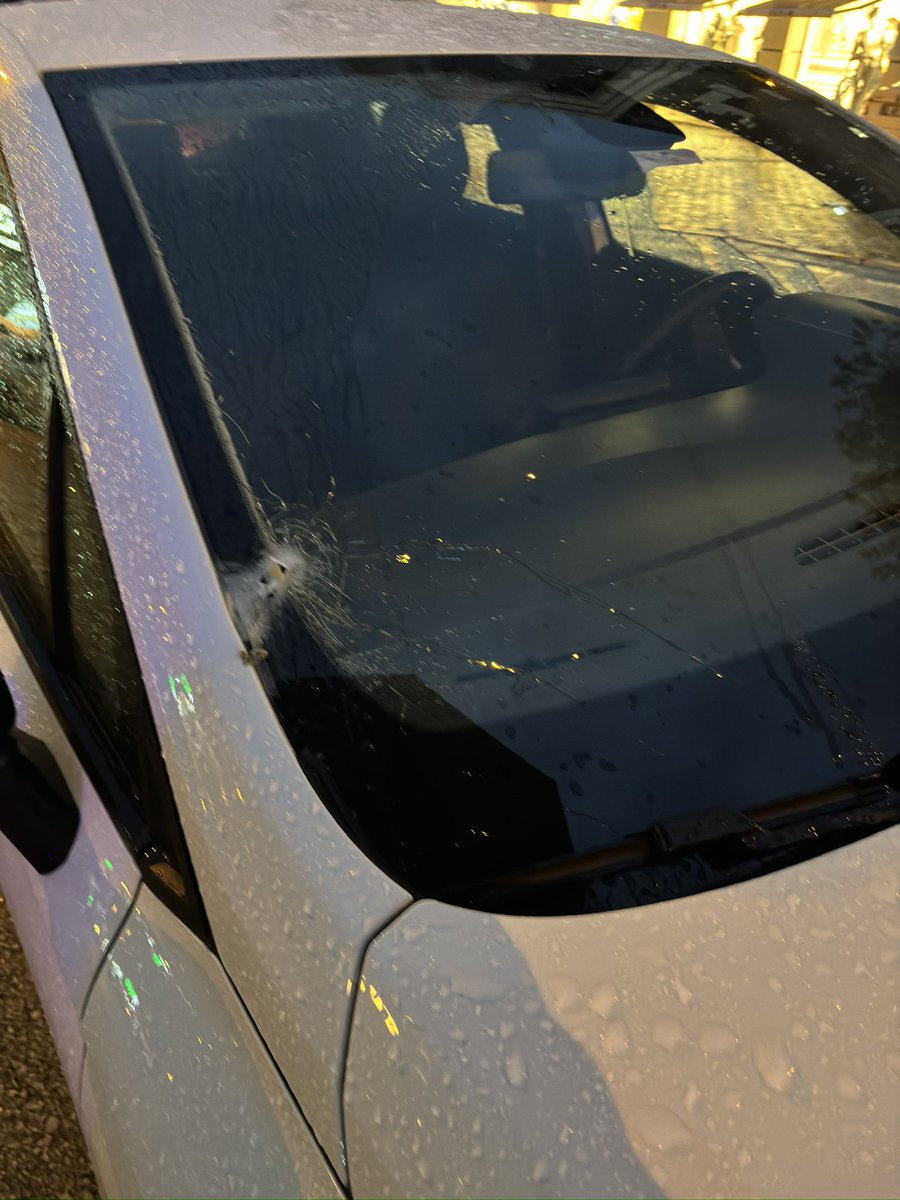 ŞİMDİ SIRA AZMETTİRİCİLERDE! 

Kasten öldürme amacıyla direkt beni hedef alan, pusu kurularak düzenlenen silahlı saldırıdan sonra polise verdiğim ilk ifadede bu saldırının yazılarımdaki inşaat yolsuzluklarıyla ilgili olabileceğini belirtmiştim. 

Silahla tehdit, kasten yaralama,