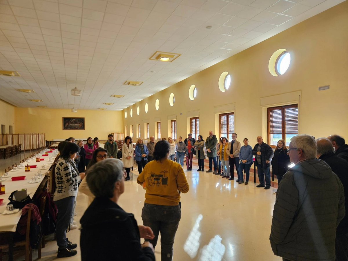 RedVoluntaSa's tweet photo. Jornada de Voluntariado y soledad NO deseada organizada por la Red de Voluntariado. Con la asistencia de muchas entidades de Salamanca e Intervención de @Gfouce

#formación #Voluntariado #Salamanca https://t.co/K8ylHmVTI3