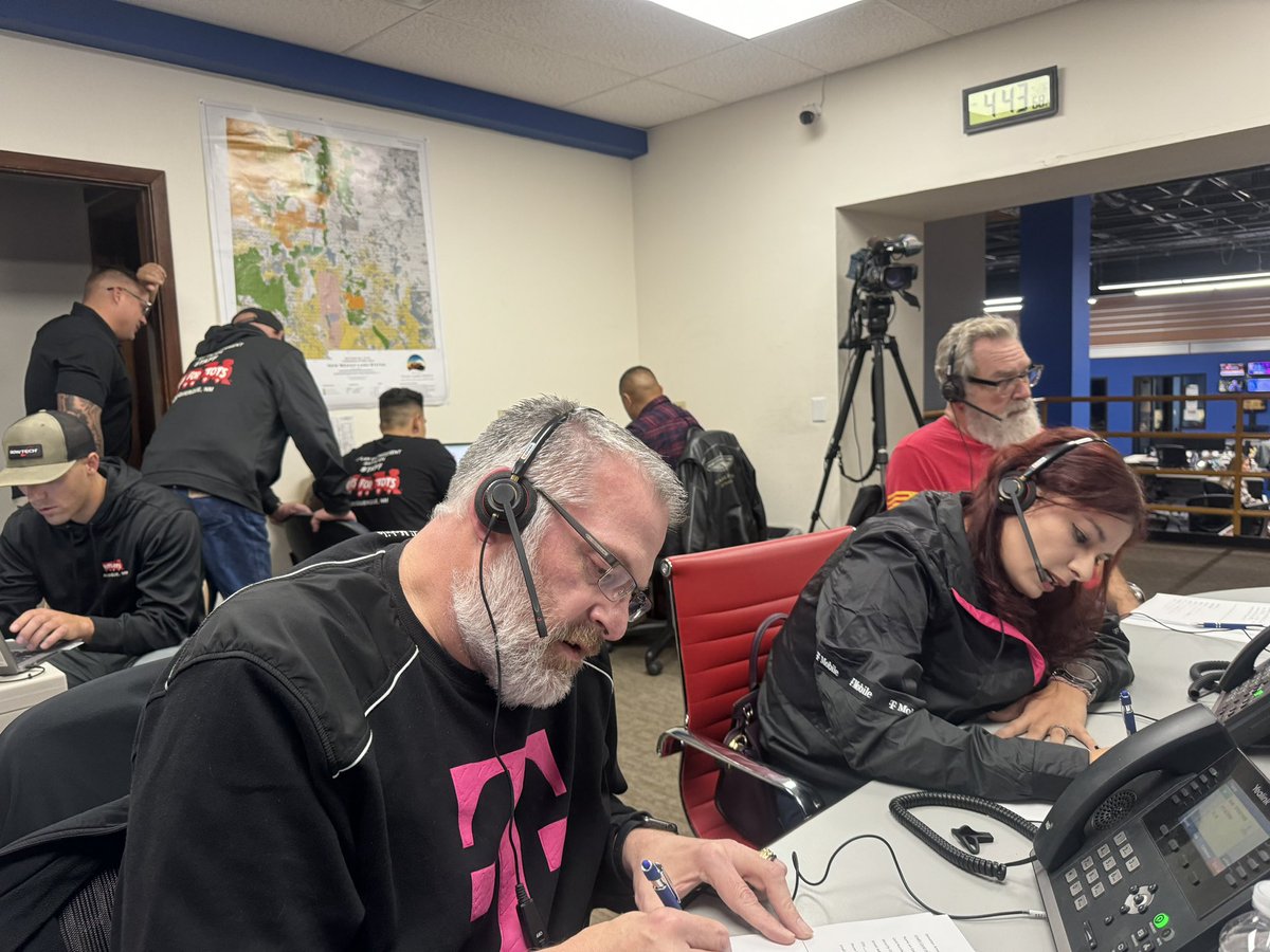 TreBrew107's tweet image. Collectively, the ABQ #DesertWest #DEI #TMobile Retail team of Paige Petro, Mike Dominick and myself took calls for three hours and surpasses $5500 in donations for toys for tots between the three of us last night! @cloera82 @ScottMcCarthyAZ @rwashley1 @JonFreier @MikeSievert
