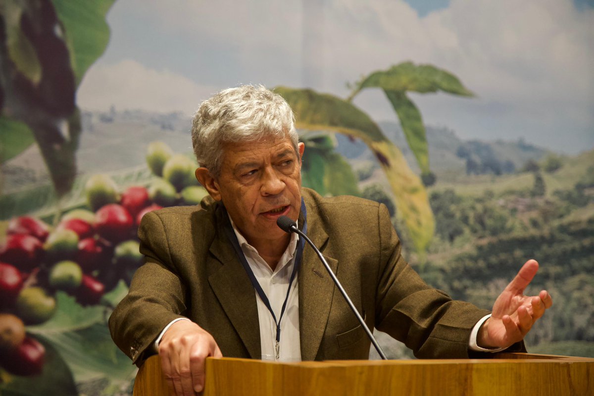 DNP_Colombia's tweet photo. #AEstaHora el #DNP presenta la actualización de la plataforma #Sinergia, una herramienta vital para el seguimiento y evaluación de políticas públicas, así como del Plan Nacional de Desarrollo.

Los invitamos a conectarse #EnVivo 🎥 https://t.co/Dvs6Ck7f6q https://t.co/ZpAC6B8tsK