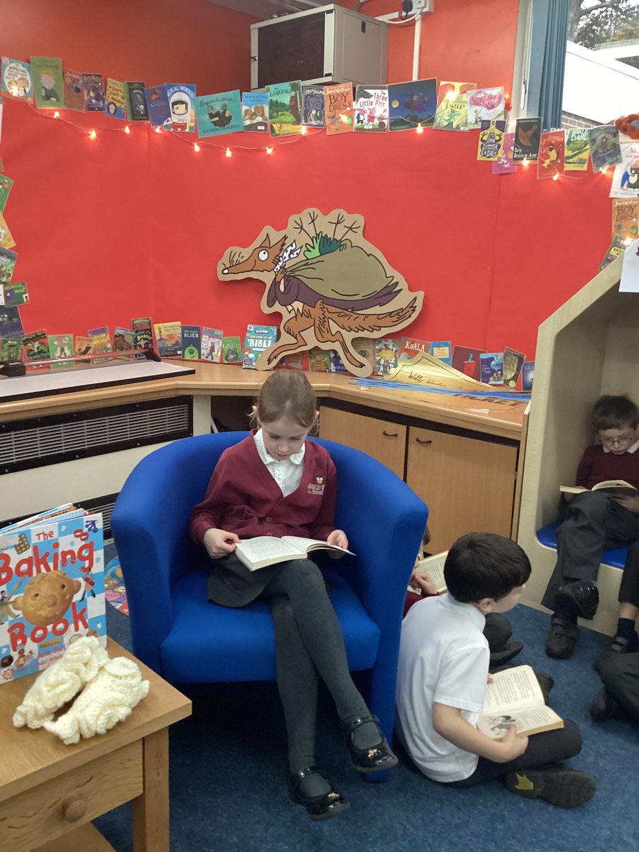 BMinsterPrimary's tweet photo. Blue Whales have been enjoying some time in the library this afternoon 📚 https://t.co/EackCVnhXd