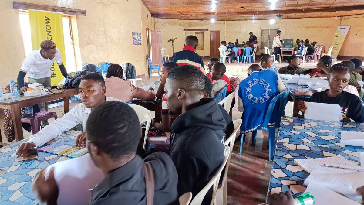 DefyhatenowWCA's tweet photo. Today‘s session was centered around group mentorship with @Stephane_Dip and Vianney Forewah through practical exercises on skilling the students of @Votech-S7 Academy in hardware, software and graphic design.
#ASKotec
#defyhatenow
#Tech4Peace
#Youth4Peace https://t.co/DvMM2E46BL