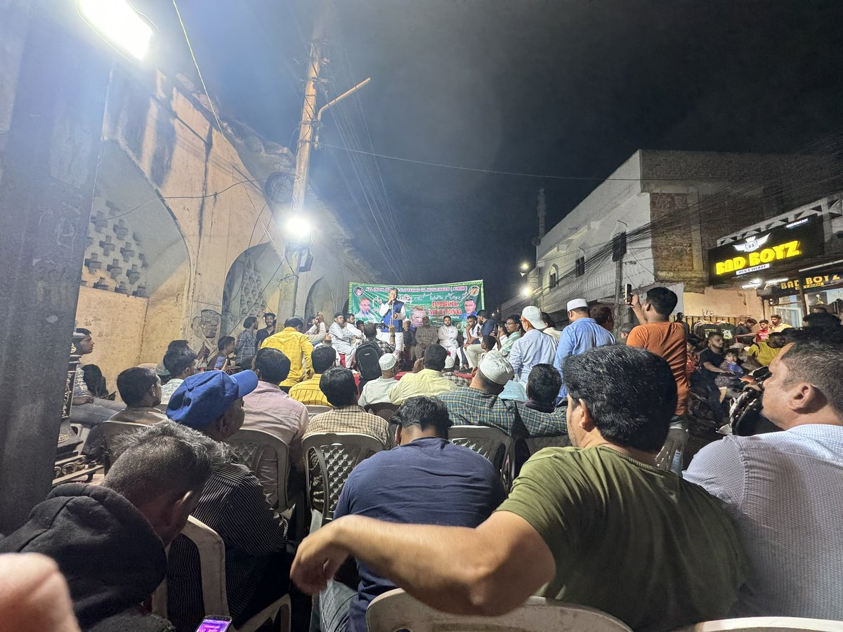 AimimAziz's tweet photo. 🔴LIVE Halqa-e-Assembly Karwan ke Golconda Division mein AIMIM MLA candidate Karwan Janab @kausarmohiuddin Sahab awaam se khitaab
#AIMIM #AsaduddinOwaisi #Owaisi #karwan #Golconda #VoteForKIte #VoteForMIM #VoteForDevelopment #Assemblyelection2023 #MIMagain #publicmeeting #India https://t.co/FgP9RgSDGy