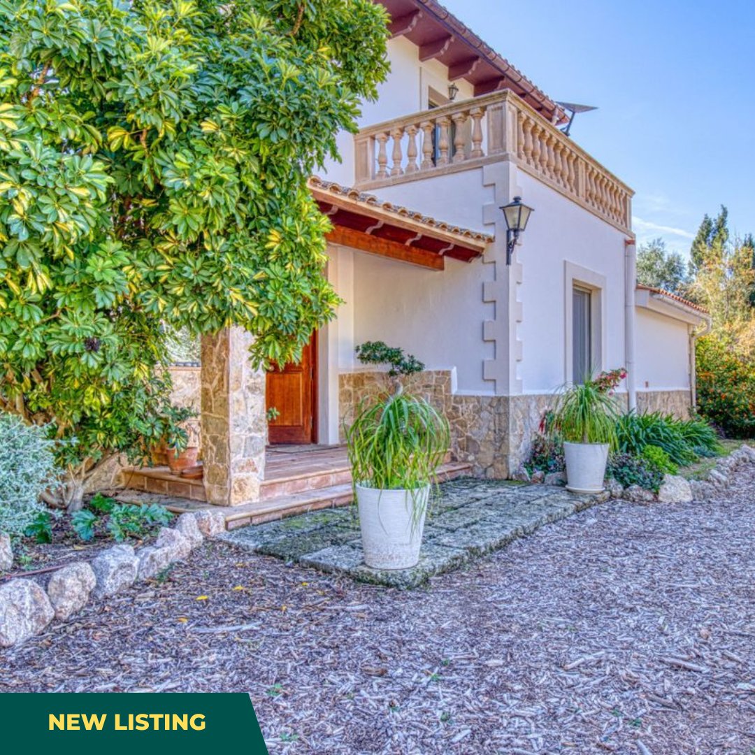 Villa in a wonderful and private location in a nature reserve.

The property has 350 m² of living space distributed over three floors, with five bedrooms and three bathrooms, an open living/dining room with kitchen and a storage room. 

#mallorca #house #luxury