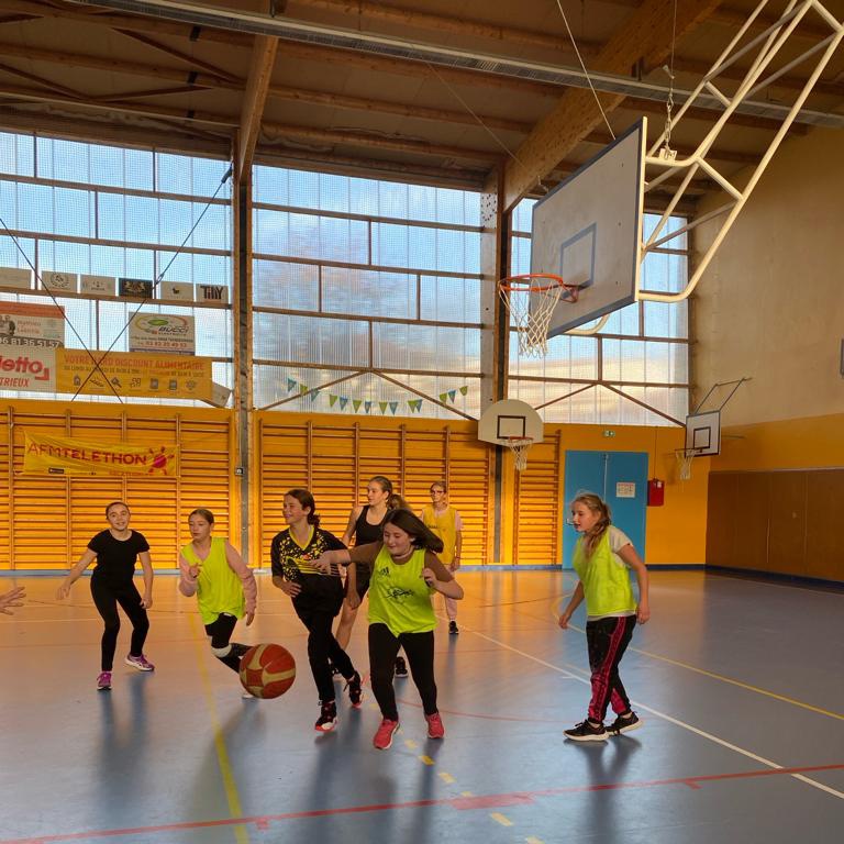 AS_clgBouligny's tweet photo. Nos licencié(e)s 🦊 ont représenté le @clgBouligny lors du championnat de district BB 🏀👌 Une belle 2ème place pour nos MF 🥈 Nos MG finissent 3ème 🥉 Nos BG terminent au pied du podium ! Nos BF jouaient en amical ! Félicitations à toutes et tous ! Mercredi 29 CROSS à Nancy ! ⚡ https://t.co/rJ7ch9Htqh