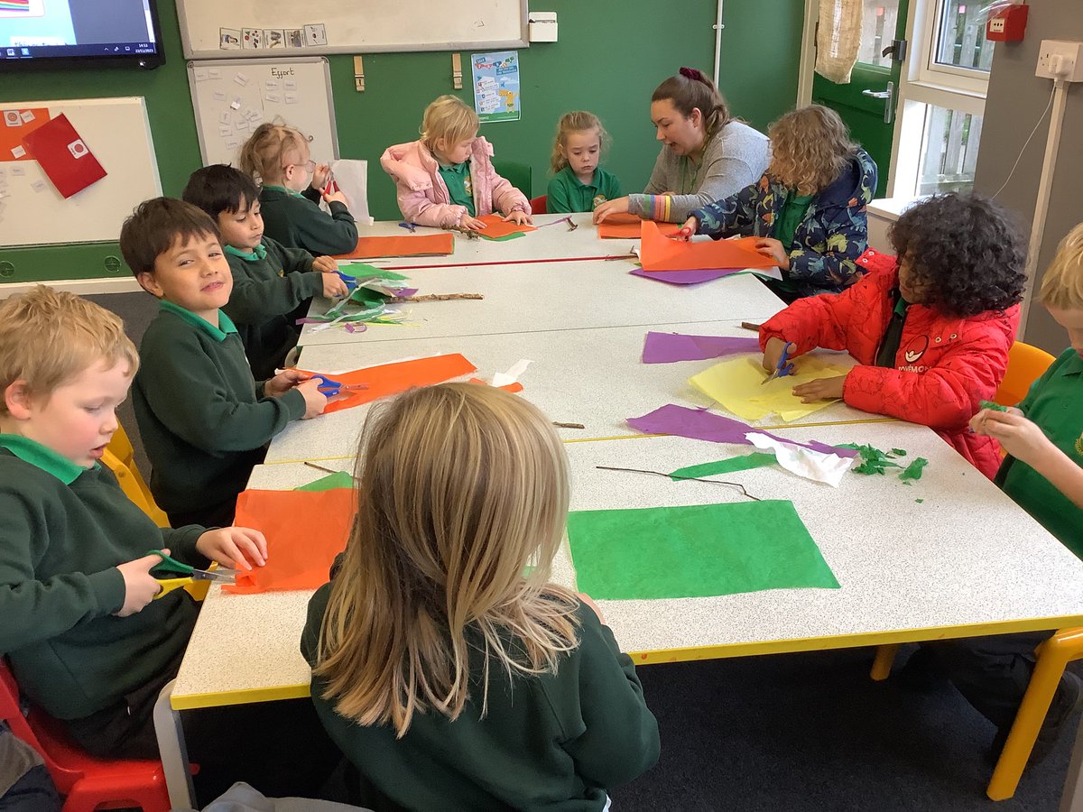 Chess_WPA's tweet photo. We’ve been making wind measuring equipment in Year 1 to help us collect data all about the weather for our Science topic. We learnt lots and had great fun! #WatersideScience #happychildrenlearn https://t.co/AqHrFcv35d