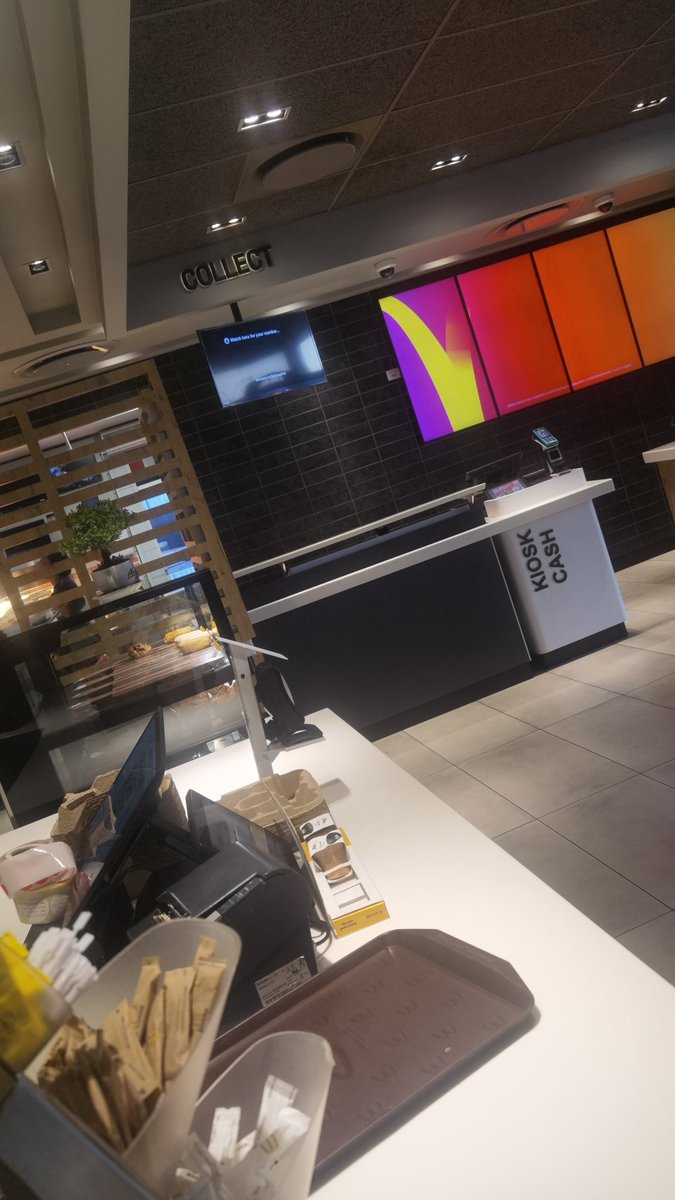 LoYimina's tweet photo. @McDonalds_SA why do your peeps remove the order before I get it? https://t.co/xTszANi4yw