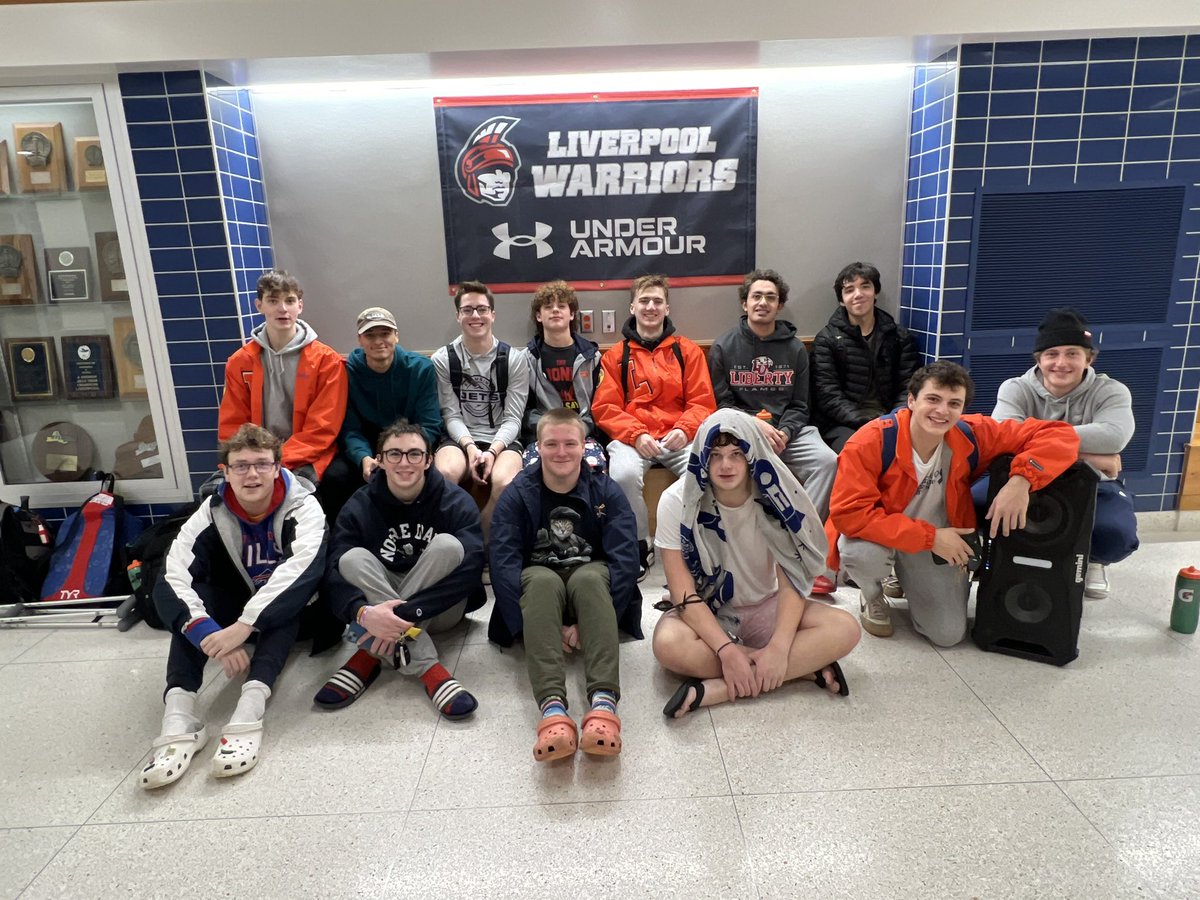 Everyone is not pictured, I forgot to take it at the beginning of practice, but alumni, it was super fun seeing you all at practice today! I hope everyone has a happy Thanksgiving🧡💙