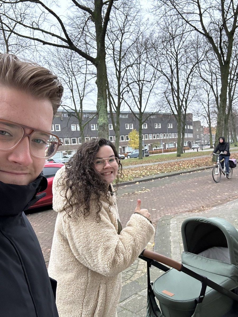 Gemenerick's tweet photo. Eerste keer als gezinnetje met z’n drieën naar de stembus. 🗳️ #verkiezingen2023 https://t.co/ubt5C71KV2