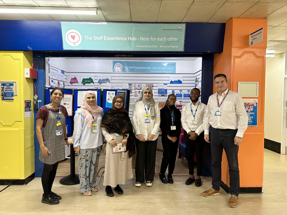Our trainee pharmacists and the specialist antimicrobial pharmacist met with Chief Executive, @AdamSewellJones today to discuss increasing #AntimicrobialResistance and how we are raising awareness about safe antimicrobial use to staff and the public 🔍💊#WAAW2023