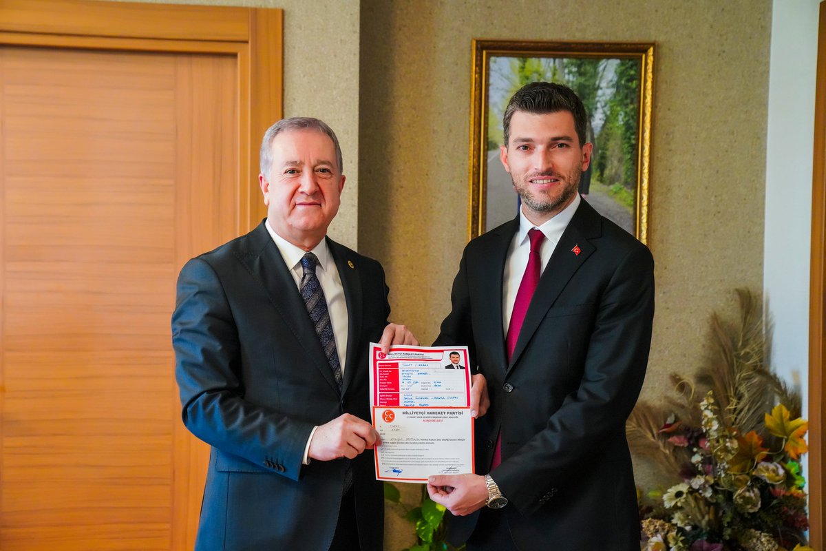 Ertugrulkaragol's tweet photo. 5 yıl önce hep birlikte meydanları doldurduğumuz günlerin heyecanı, inancı baki. 
2019’da büyük bir teveccühle Erbaa’yı bizlere emanet eden hemşehrilerimize hizmete bir beş sene daha talip olmak için bugün aday adaylığı başvurumuzu MHP Genel Merkezimizde
yaptık. 

5 yıl boyunca, projelerimizle, hizmetlerimizle; şehrimizi büyütme hayaliyle çalışmalar gerçekleştirip birçok projeyi şehrimize kazandırdık. Şehrin huzurunu, umudunu yeşertme fırsatı bulduğumuz 5 yılın ardından gelecek için koşmaya, en iyisini hak eden Erbaalılar için yorulmadan çalışmaya hep daha iyisini yapmaya bir kez daha talibiz. 

Kıymetli Genel Başkanımız Dr. Devlet Bahçeli’ye, Genel Başkan Yardımcımız Sadir Durmaz ve bütün genel başkan yardımcılarımıza, Tokat Milletvekilimiz Yücel Bulut’a İl başkanımız Mustafa İpek’e görevde olduğumuz süre boyunca bizlere verdikleri destek sebebiyle teşekkür ediyor, gelecek 5 yılda da yanımızda olacaklarının inancıyla hepsine şükranlarımı sunuyorum.

#mutluveumutluerbaaiçin