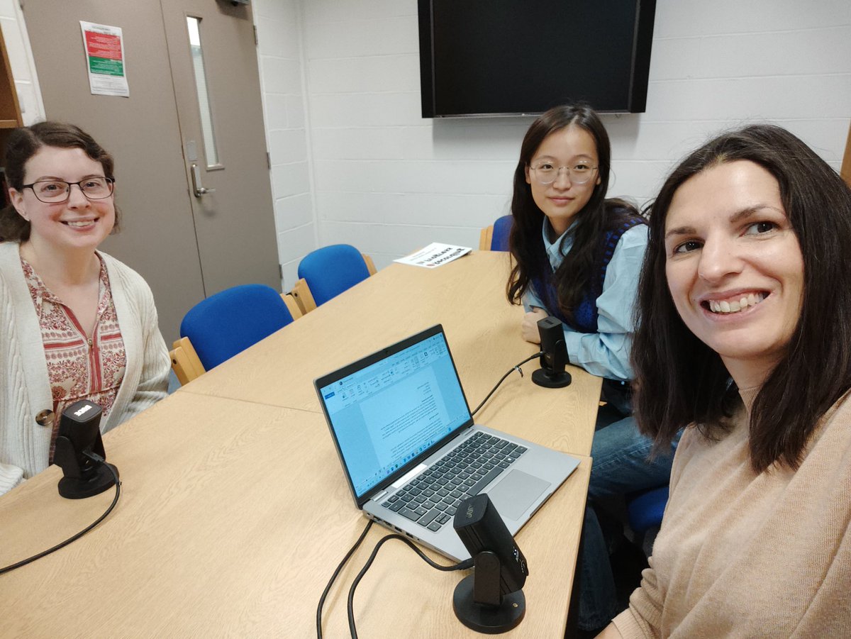 New episode of #PeopleDoingPhysics coming soon 🙌 With our guest Emily Roe, freshly arrived from Industry, we're talking about the culture shift between industry and university, pretty gems, lift trucks and much more. 🔊 This episode will be released on 7 December #StayTuned