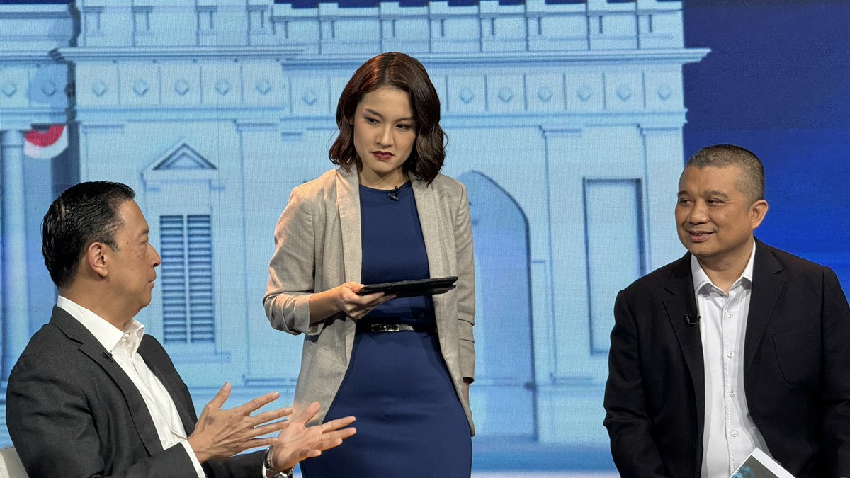 Malam hari ini, menjadi narasumber dalam acara talkshow di <a href="/cnbcindonesia/">CNBC Indonesia</a> dengan program "Your Money Your Vote". Diskusi sangat seru dan penuh dengan berbagai macam pandangan strategis Indonesia menghadapi tantangan ekonomi nasional maupun global.

Kita harus percaya bahwa pasca