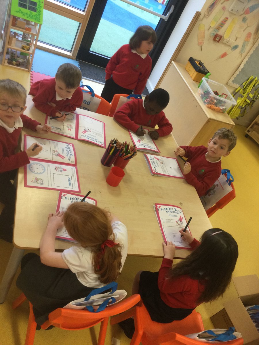 SchoolHillside1's tweet image. #P1THillside were delighted to receive their #readwritecount bags. We shared the story of Penelope Snoop Ace Detective and designed our own detective hat. We are excited to share our bags at home. 🤩@ReadWriteCount @scottishbktrust @scotgov