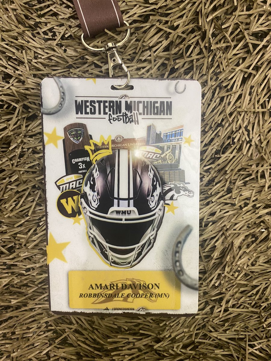 AmariDavison's tweet photo. Had a great game day visit at @WMU_Football big thanks to @CoachPopovich for taking time to speak with me about Bronco football. I look forward to getting back on campus and learning more about the culture. @Coach_Davis2 @cooperhawksFB @77williehoward @PrepRedzoneMN @ZackPatraw https://t.co/ZnJBcClAvH