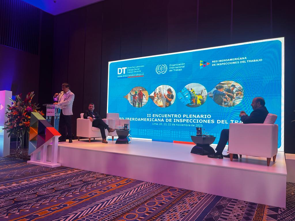 DirecDelTrabajo's tweet photo. 📌Jefe de Inspección, Jorge Meléndez presenta la “Política de inspección de Chile” en el seminario de #REDIBIT sobre “gestión de los sistemas de inspección, experiencias y propuestas para seguir avanzando”
👉🏻Ponencias de @OITconosur, Javier Barbero y de @MTSSuy, Tomás Teijeiro https://t.co/R60Yqn7ssL