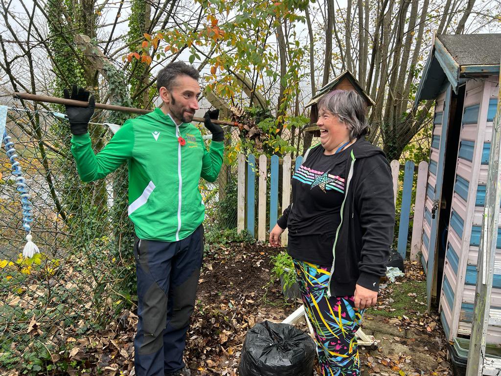 YMCANeath's tweet photo. We’d like to say a big thank you to Roger from @keepwalestidy -  for joining our volunteers Gail, John, Adam, Amy and Lloyd #MaraudersMensHealth today in our #community garden - you’ve all done a fantastic job 👏 🌱 🪴

#YMCA #keepwalestidy https://t.co/iP3bIk0p2t