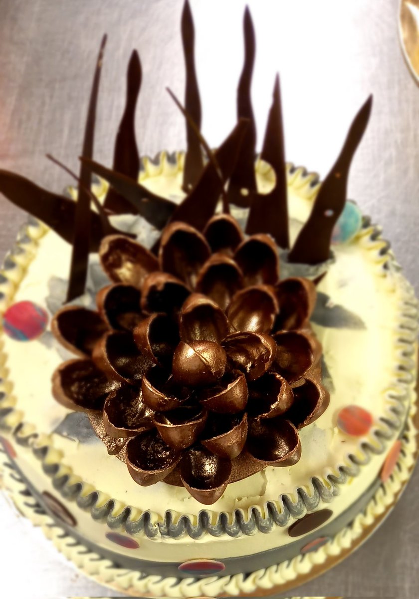 PastryWala's tweet photo. Chocolate Art
#handmade
#christmascountdown
#Christmas
#CupCakes #msc #pastrywla https://t.co/UWiWKuF8Ko